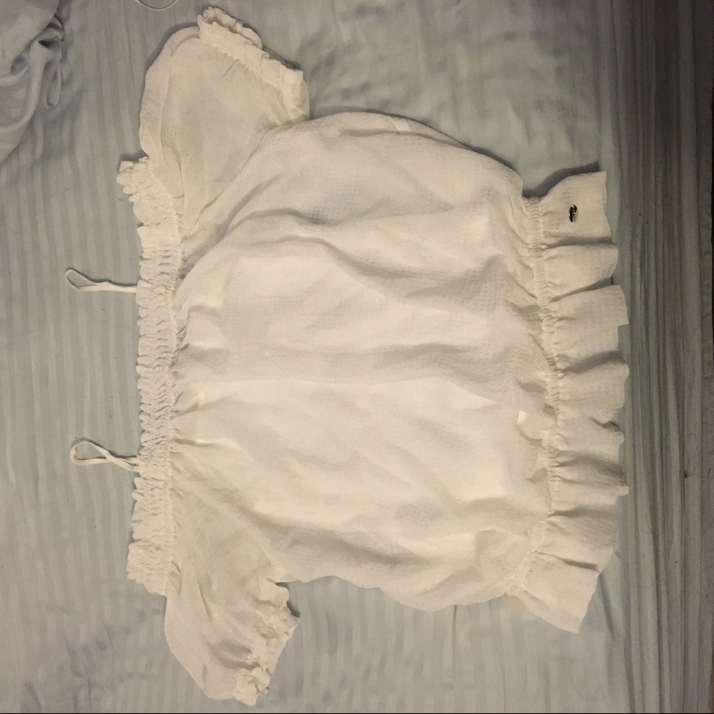 GUESS off the shoulders puffy blouse